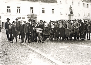 Kriegsmetallsammlung der Bürgerschule Radkersburg im 1. Weltkrieg. Fotosammlung Richard Prettner. MiaZ