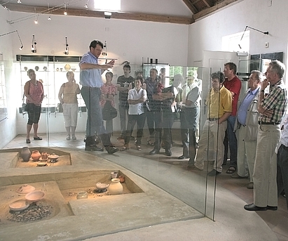 Mitglieder der Arge Museen, Sammlungen, Archäologie im Steirischen Vulkanland besuchen das Museum