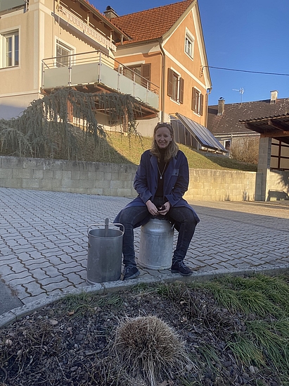 Hier befand sich die Rampe an der die Milch gesammelt wurde, Monika Pfeiler half oft mit, Jörgen, März 2022. Foto MiaZ