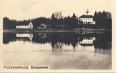 VS Brunnsee mit „Kolleritsch-Haus“ im Vordergrund, um 1960, Foto Bauer (Strass). Sammlung Walter Feldbacher