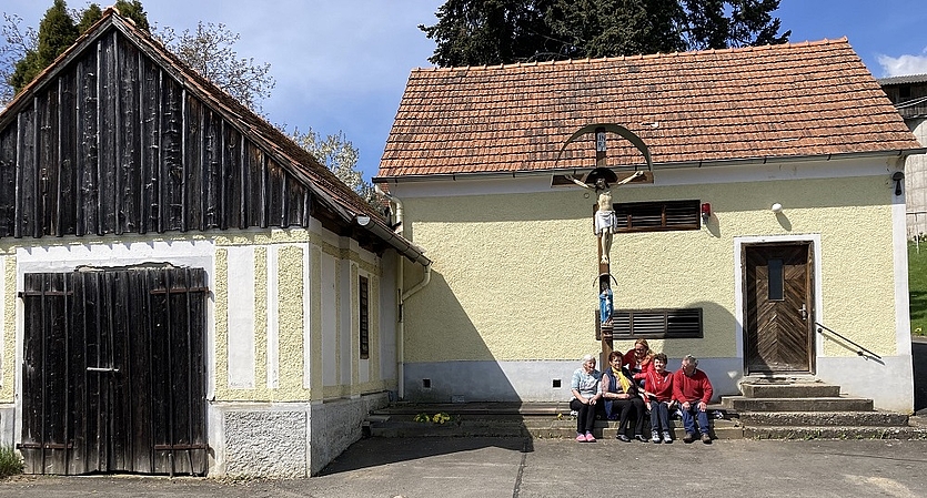 Treffen vor der Gemeinschaftskühlanlage, April 2022. Foto MiaZ